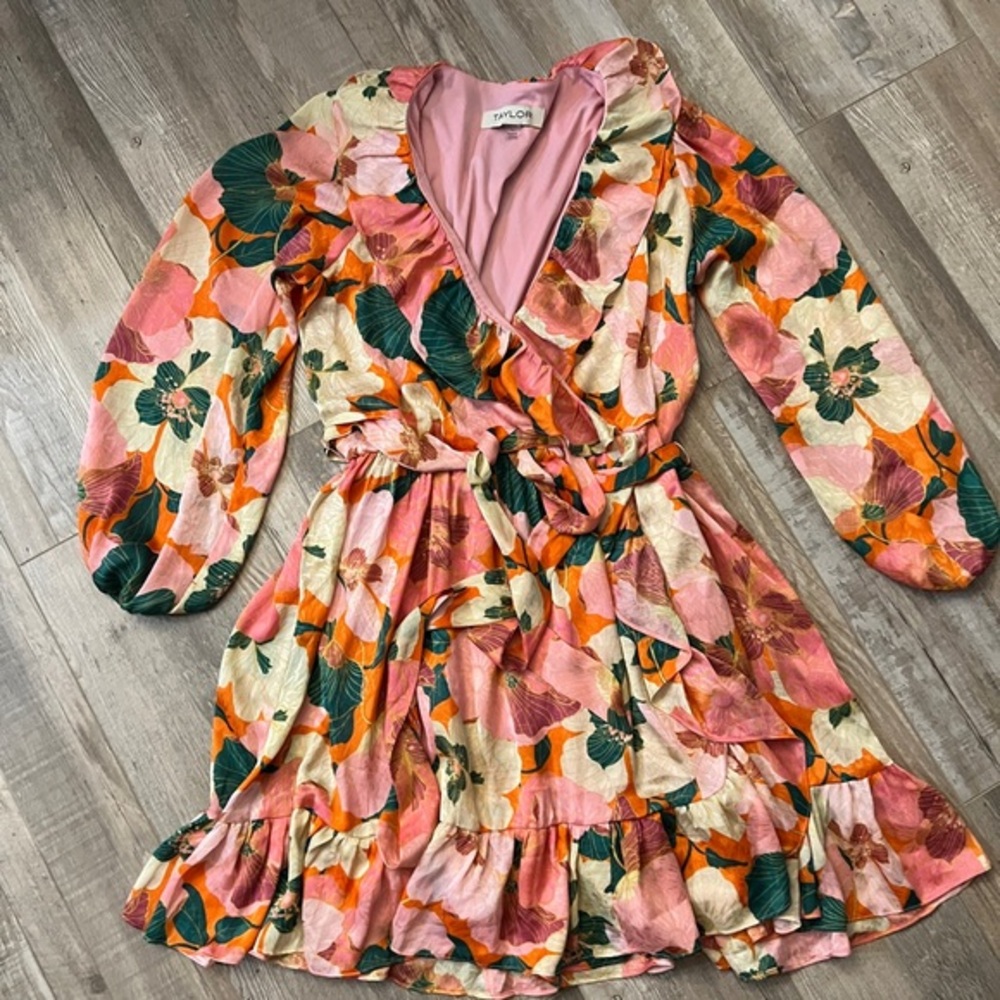 Taylor dress size 14